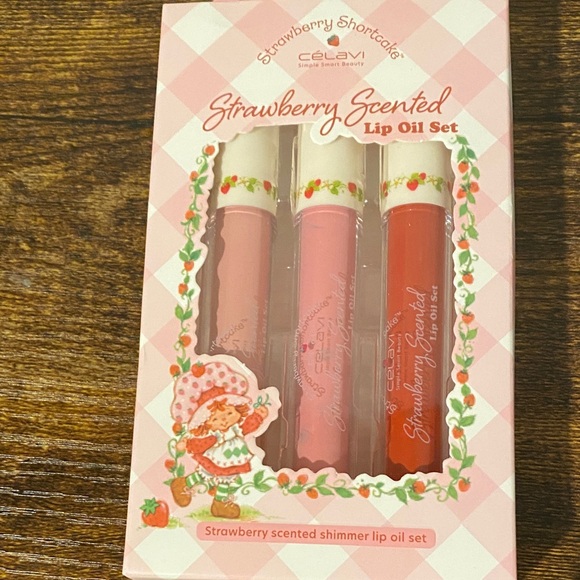 Strawberry Scented Lip Oil Set - Pink and Red - Picture 4 of 4